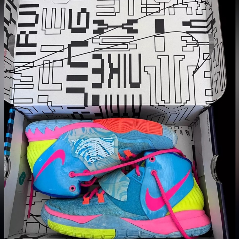 Nike Kyrie Pool 6.5 Men’s/8 Women’s. Original Box Included.